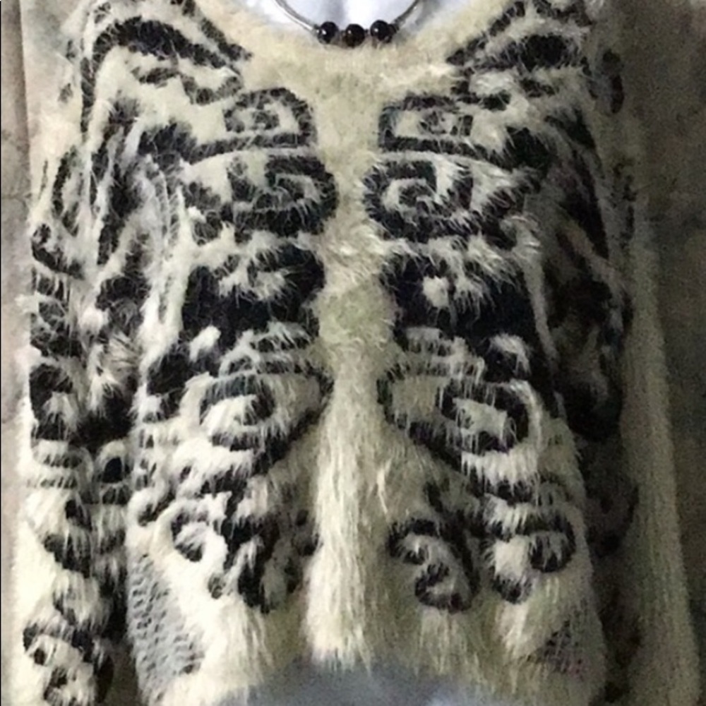 BKE Boutique black white fuzzy hi low sweater sz S